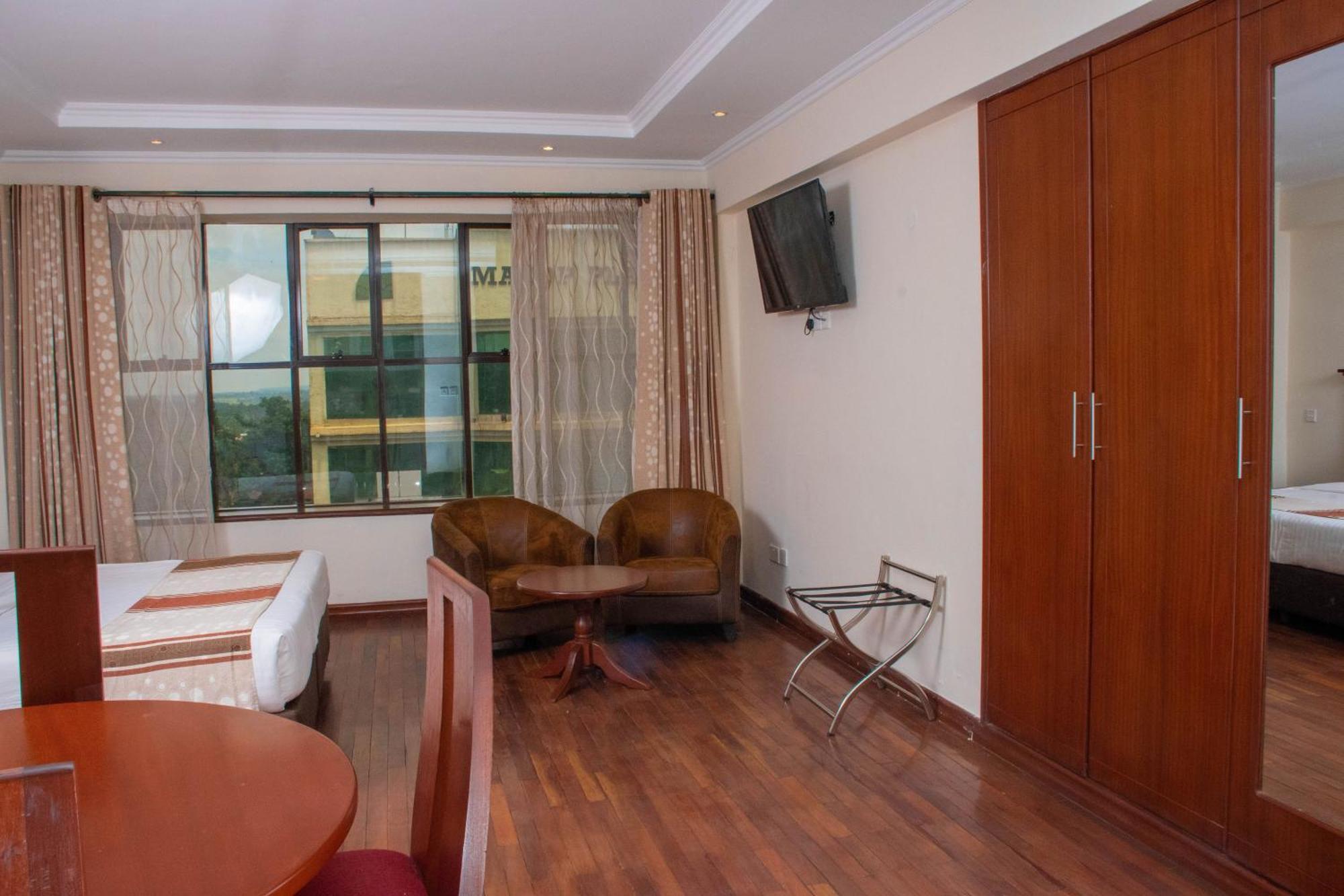 Cranes Suites Hotel Kitale Eksteriør bilde